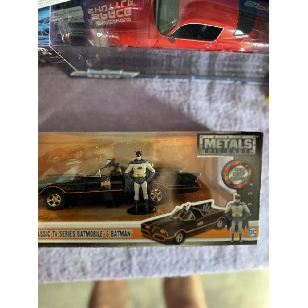 Jada Toys 31703 Batman Classic 1966 TV BATMOBILE 1 32‎ Scale Vehicle & Figure